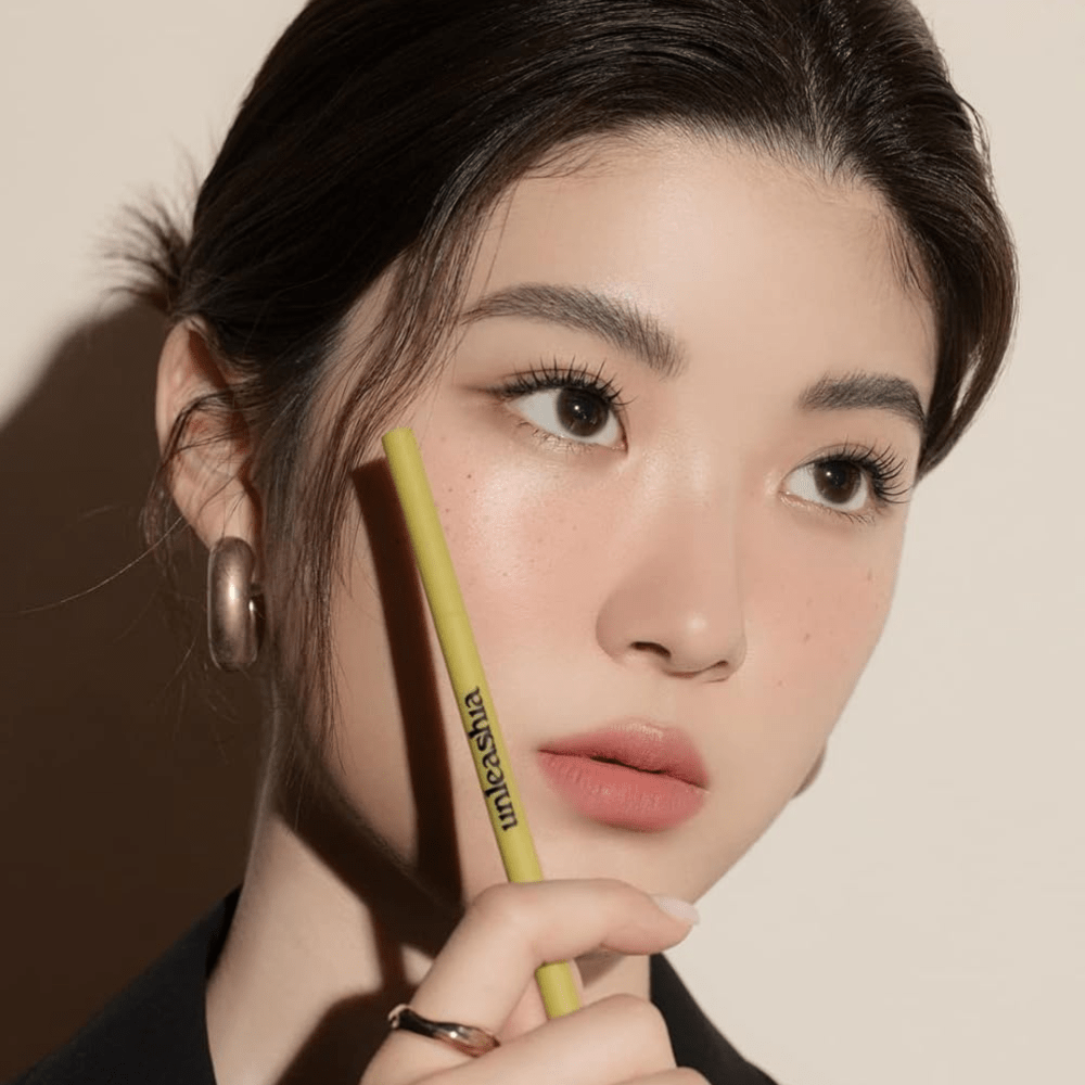 UNLEASHIA Shaper Defining Eyebrow Pencil - Matita sopracciglia - Unleashia | Paradea