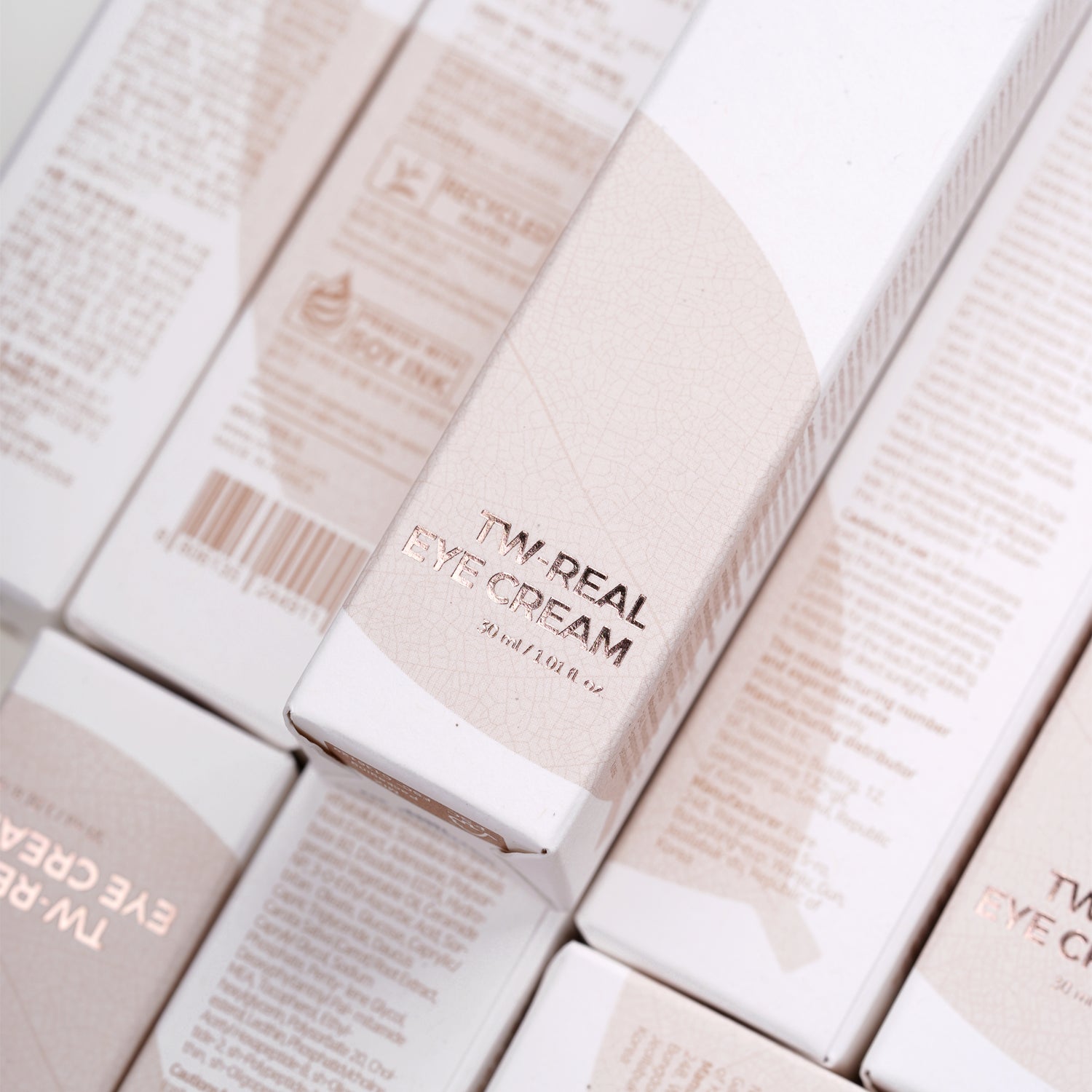 ISNTREE TW - REAL Eye Cream - Crema contorno occhi 30ml - ISNTREE | Paradea