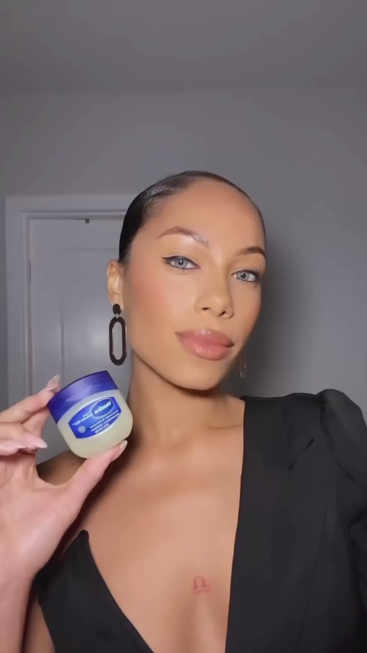 Charger la vidéo : Vaseline Blue Seal – Vaseline protectrice pour la peau 250 ml