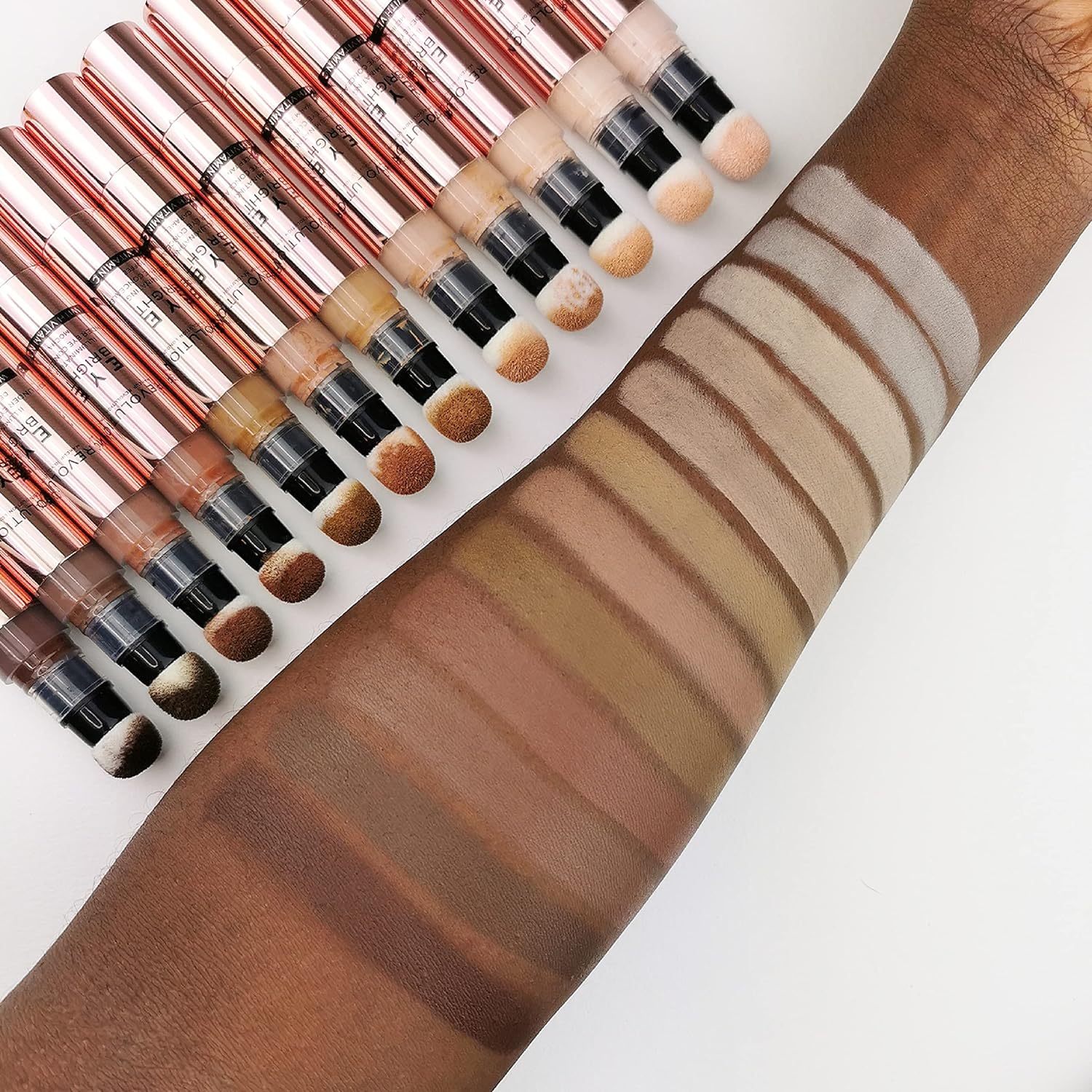 REVOLUTION Eye Bright Concealer - Correttore con spugnetta - Revolution Beauty London | Paradea